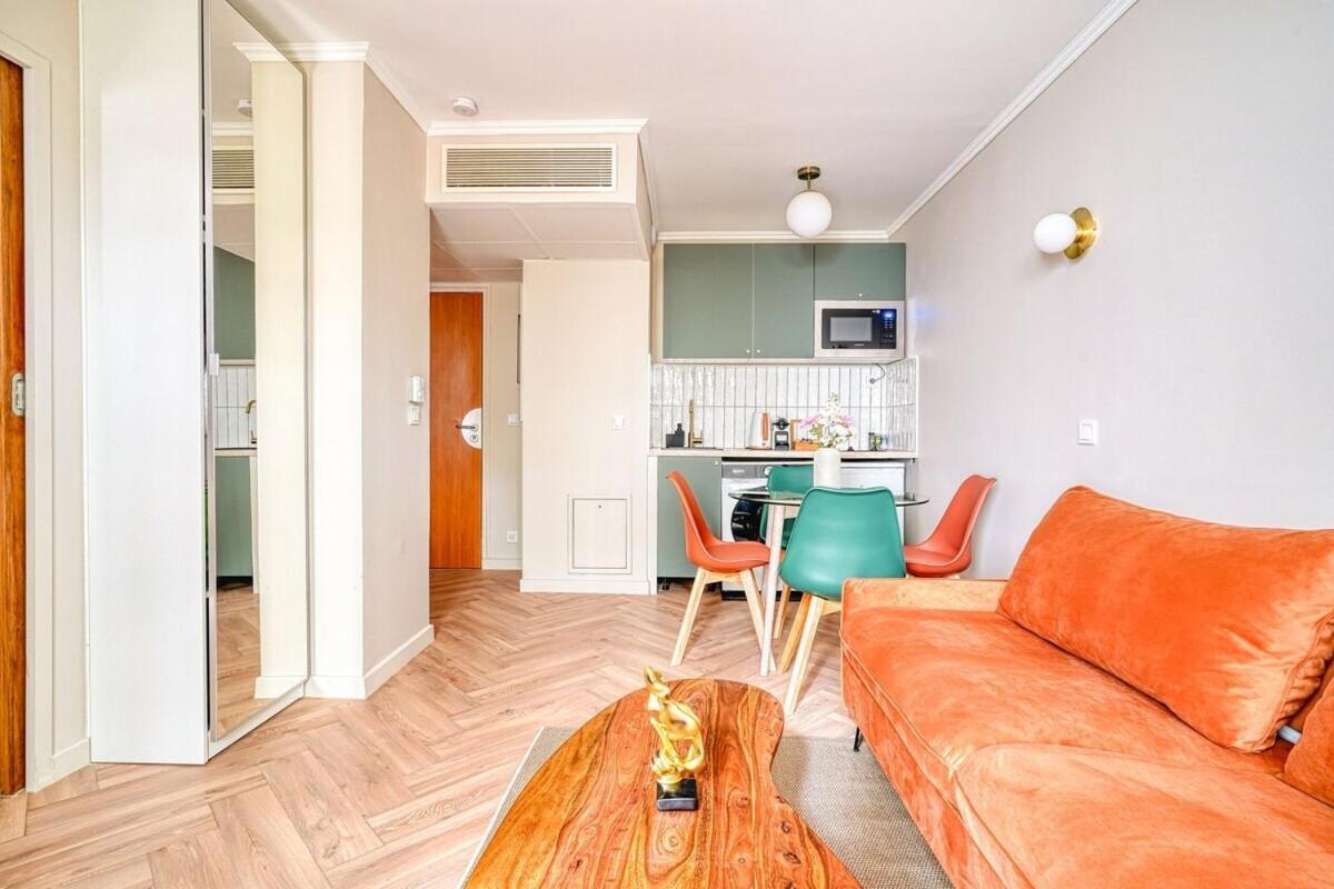 Eden Suite Paris La Defense Курбьовоа Екстериор снимка